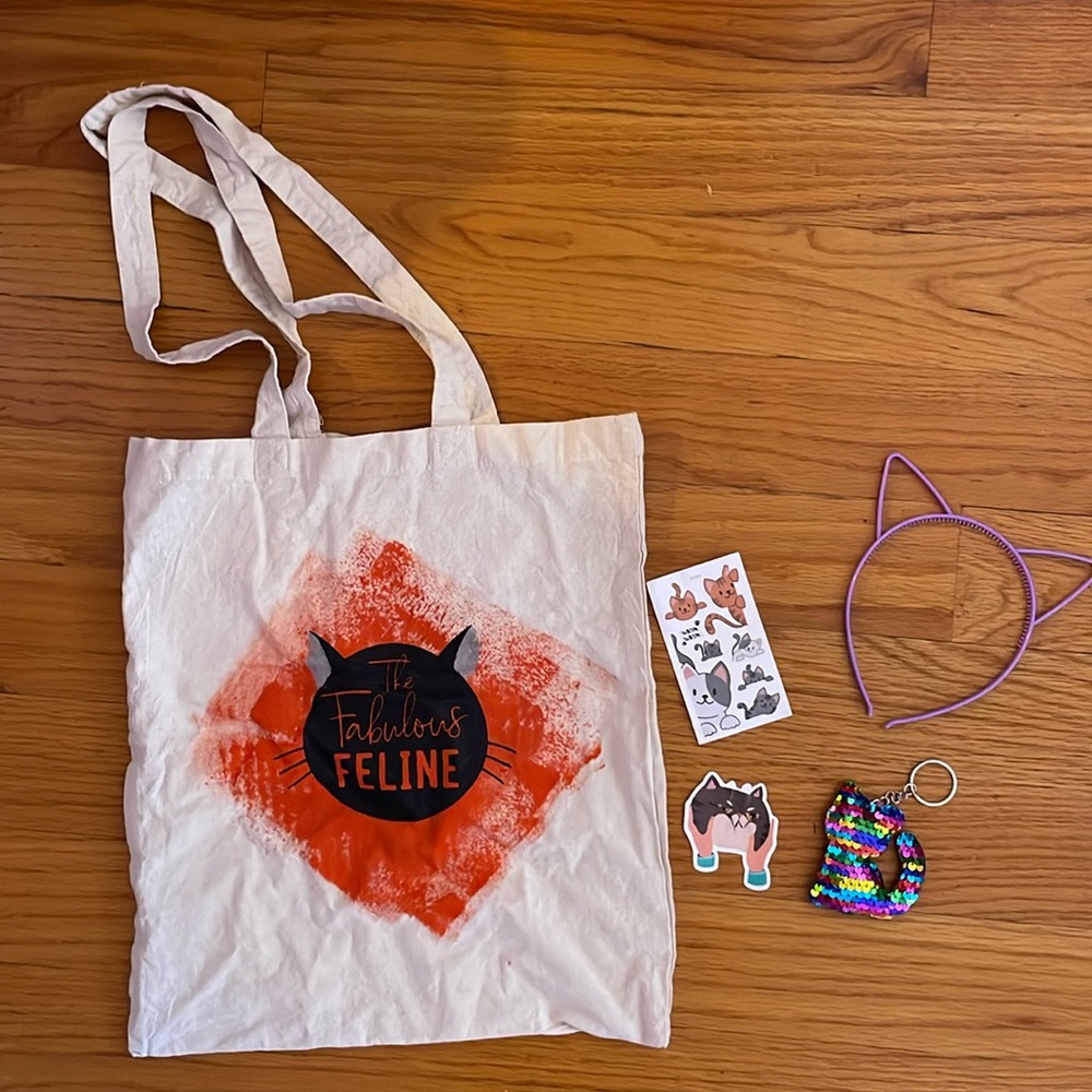 Fabulous Feline Tote with Cat Accessories